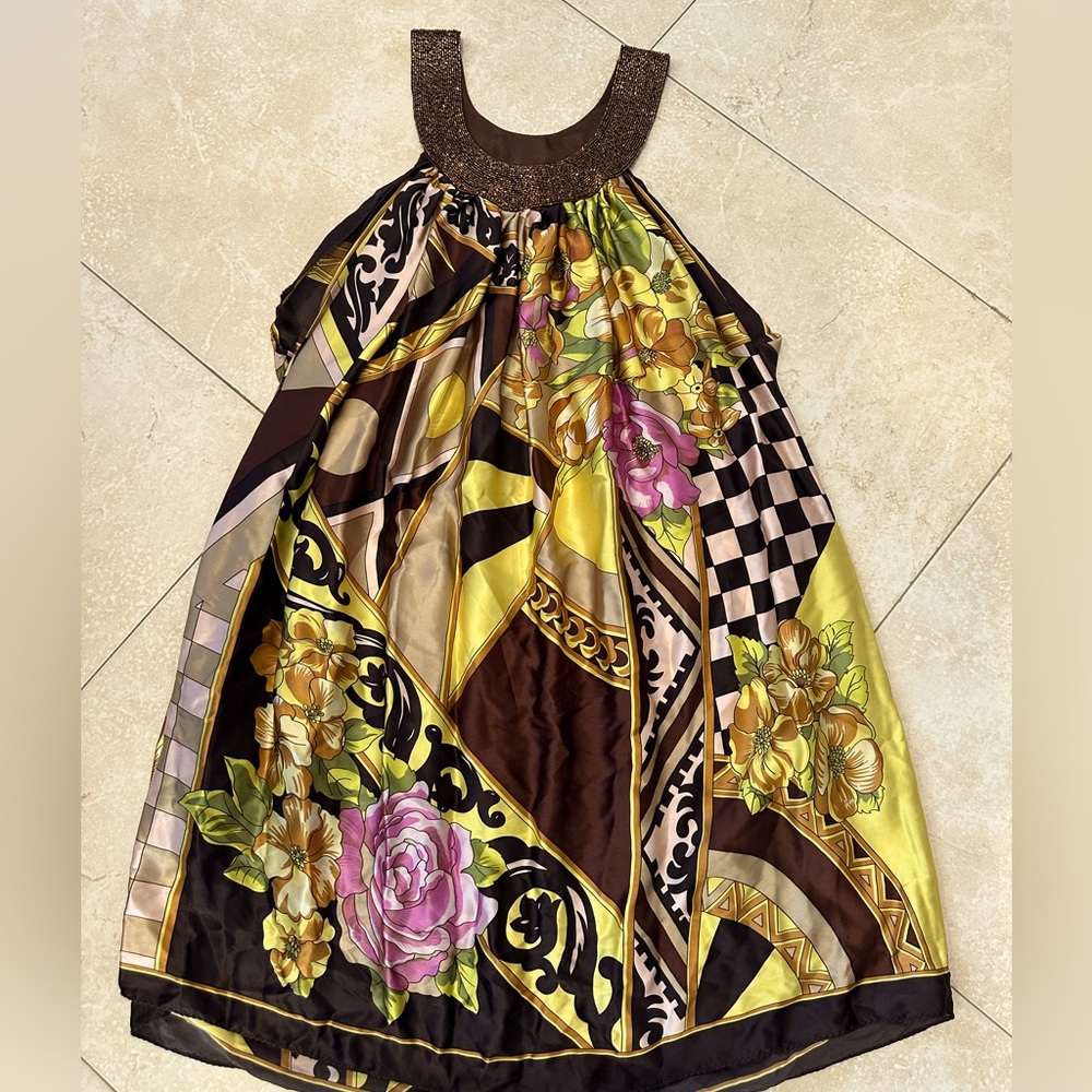 Women’s sleeveless flowy dress